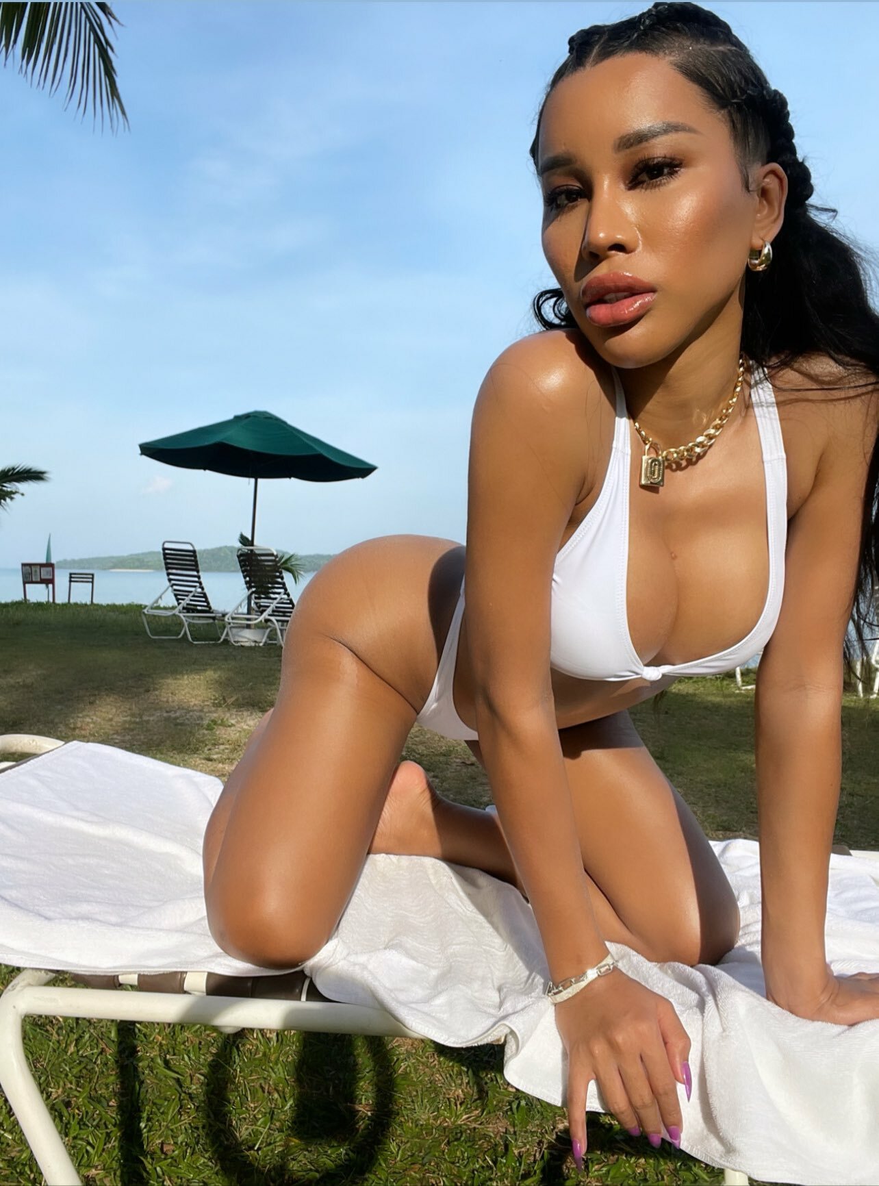 SMOKING Hot Transgender Fara Hudson — 38