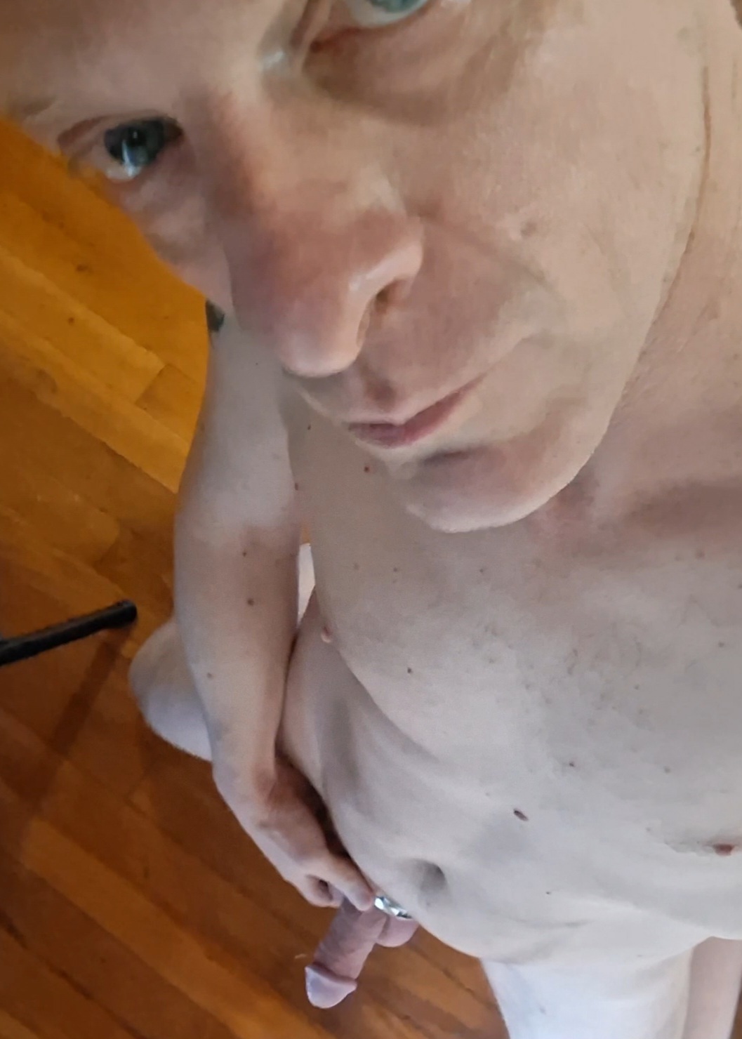 Cheating Husband Grindr Photos — 8