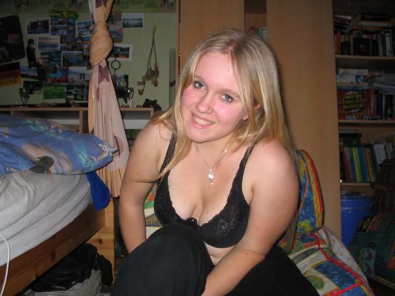 Chubby German teen posing at home — 26
