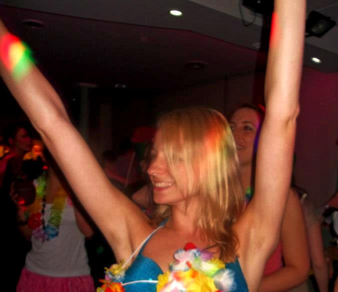 British UK girls showing sexy shaven armpits — 59