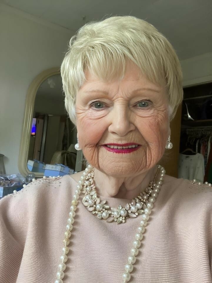 Oldslut with red lipstick — 55