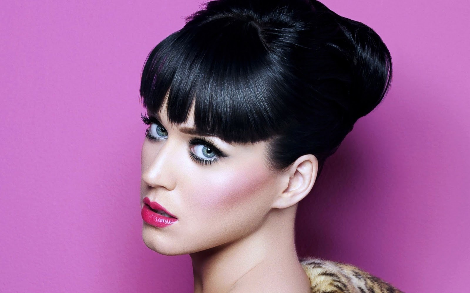 Stunning Celebrities With Bangs!!!! — 50