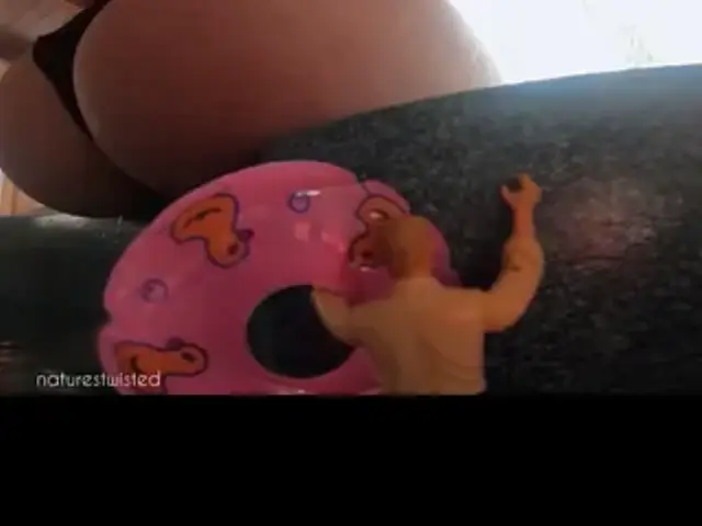tiny explorer vs hot tub giantess